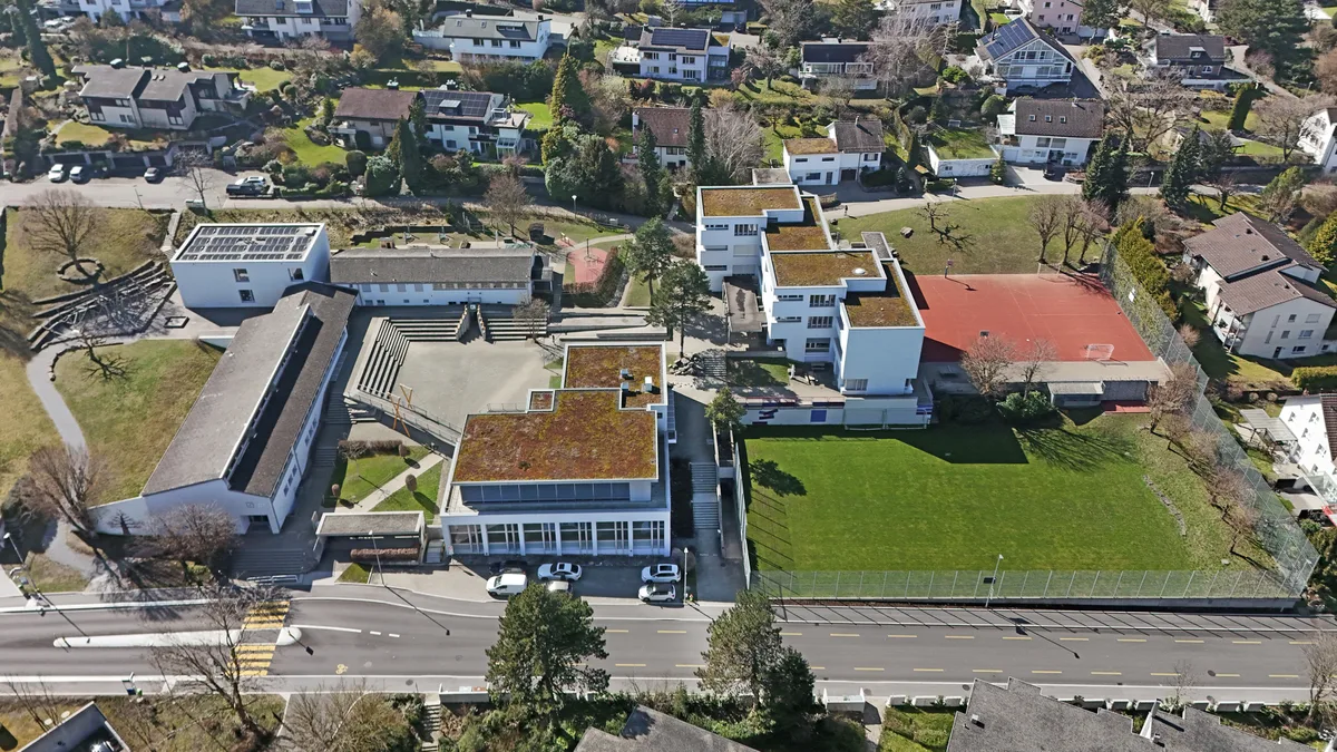 Archivaufnahme Schulhaus Aesch.